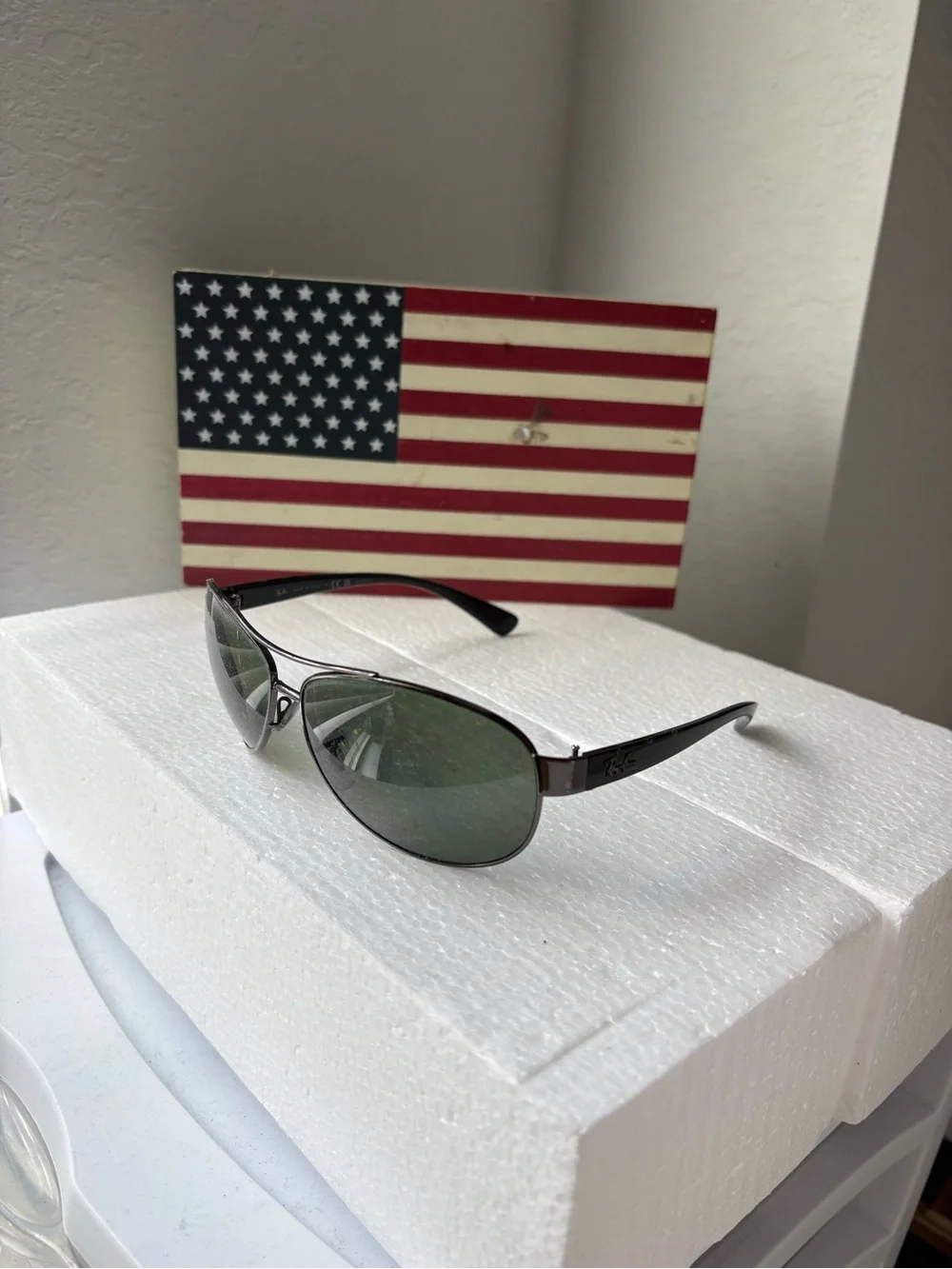 Ray-Ban Black Frame Aviator Sunglasses - Sleek Metal